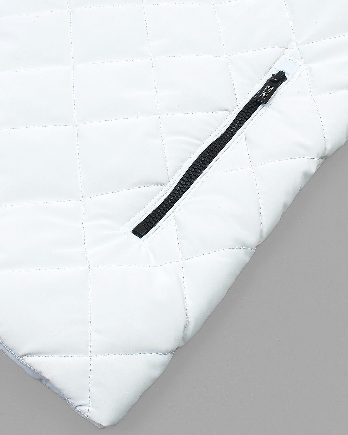 Exclusive Diamond Cut Gillet - White